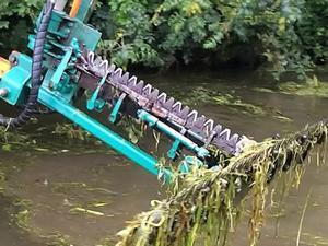 Water Cleaning Amphibious Vehicle